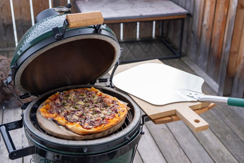 Outdoor grilling with a pizza stone