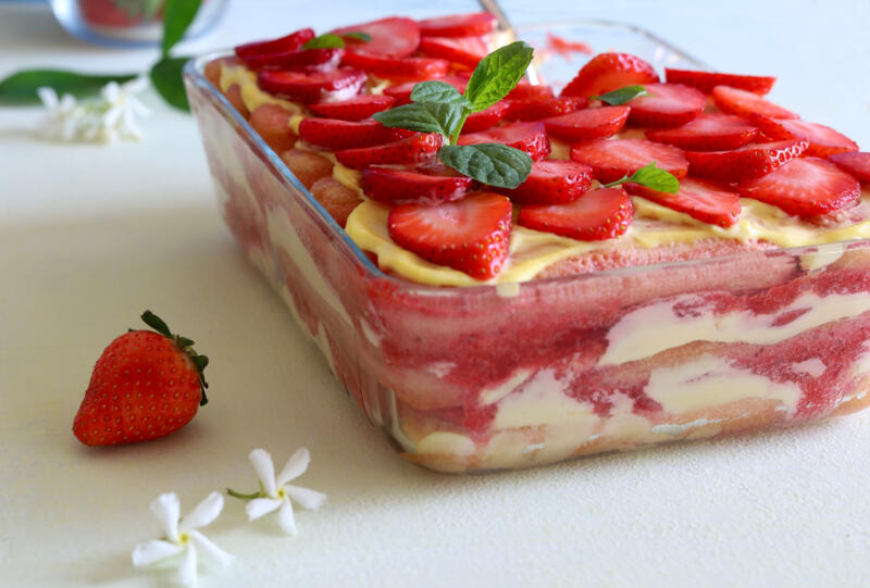 Strawberry tiramisu with fresh berries