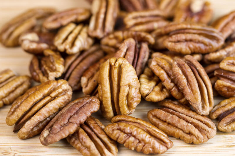 Slightly roasted pecan nuts