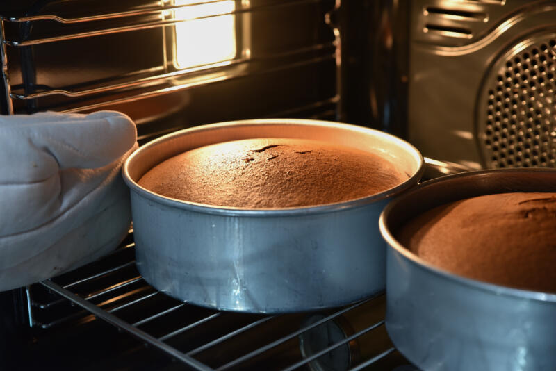 Baking sponge cakes in molds in a regular oven 